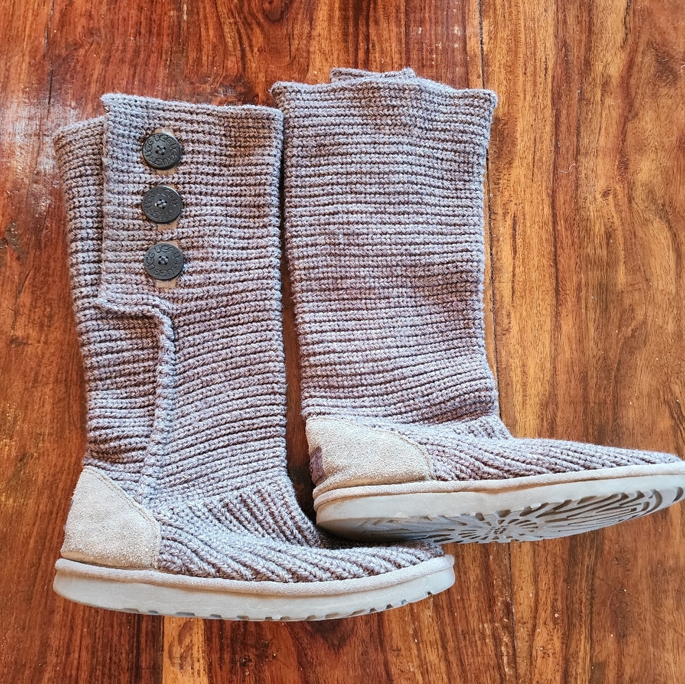 UGG - Picture 3 of 4